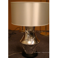 Lampe de table moderne d&#39;hôtel de résine de décoration avec l&#39;ombre en soie L12021